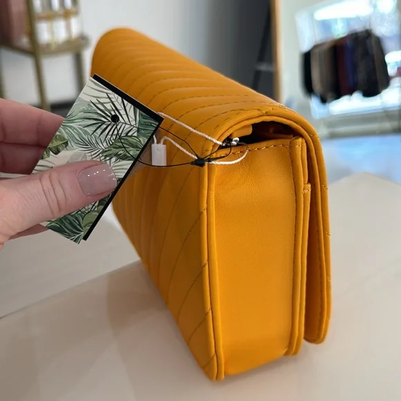 Badgley Mischka yellow crossbody purse $99 MSRP - Picture 6 of 8